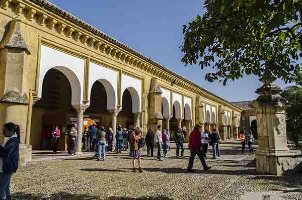 Córdoba 030 - Mezquita Catedral - patio de los Naranjos.jpg